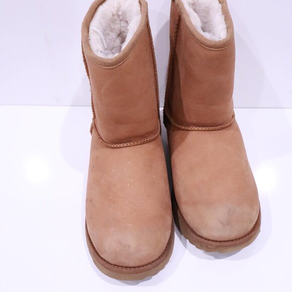 UGGS: Kids Classic Short - Size 5 - Picture 3 of 9